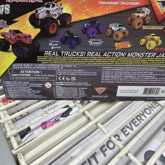 Monster Jam Duo Monster Mutt vs Carnival - Picture 2 of 4